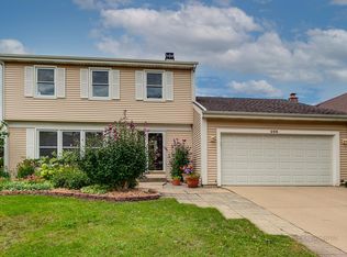 206 Knollwood St, Vernon Hills, IL