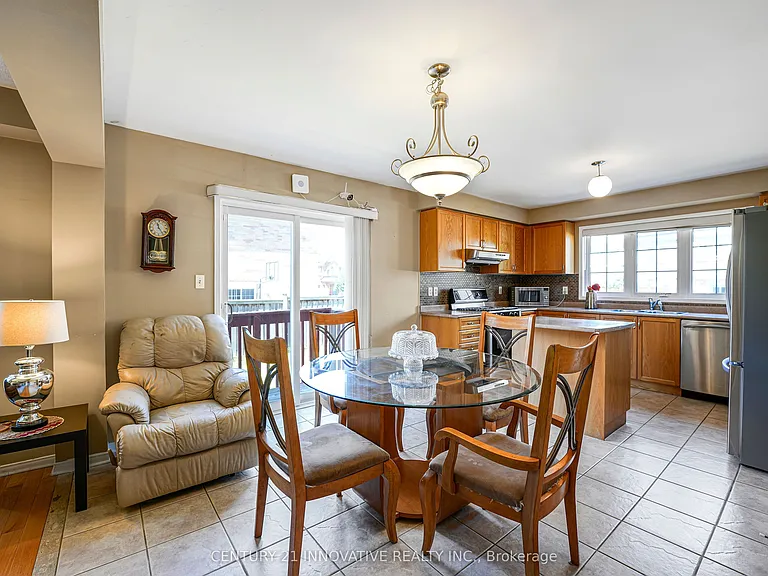 14 Middlecote Dr — Photo 8