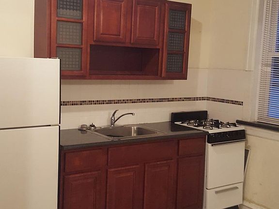 3rd image of 1314 W Rockland St Floor 1