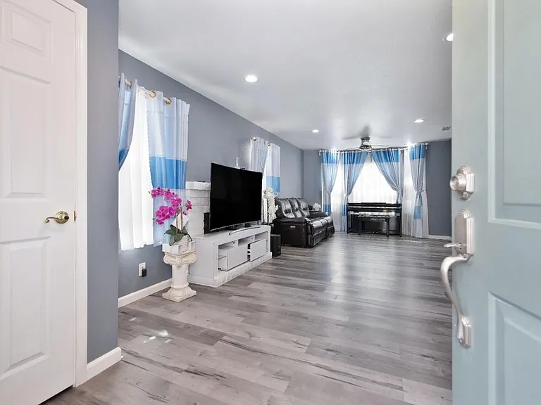 8924 La Margarita Way — Photo 3