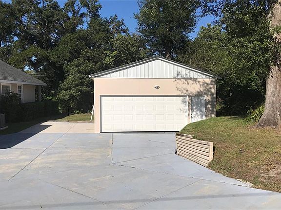 3rd image of 3517 Mayflower Ln