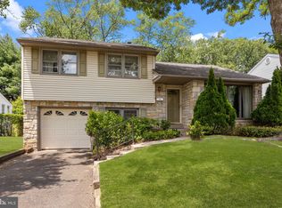 517 Inman Ter, Willow Grove, PA 19090