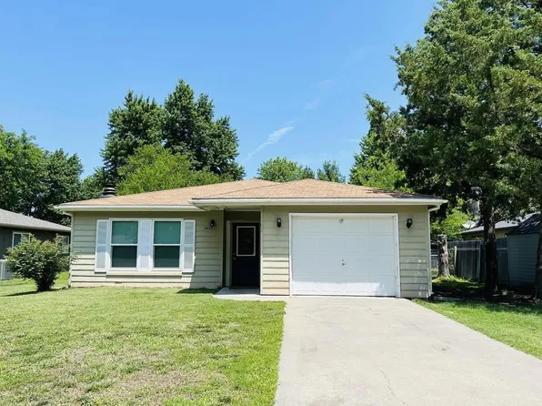 2426 Buttonwood Dr, Manhattan, KS 66502