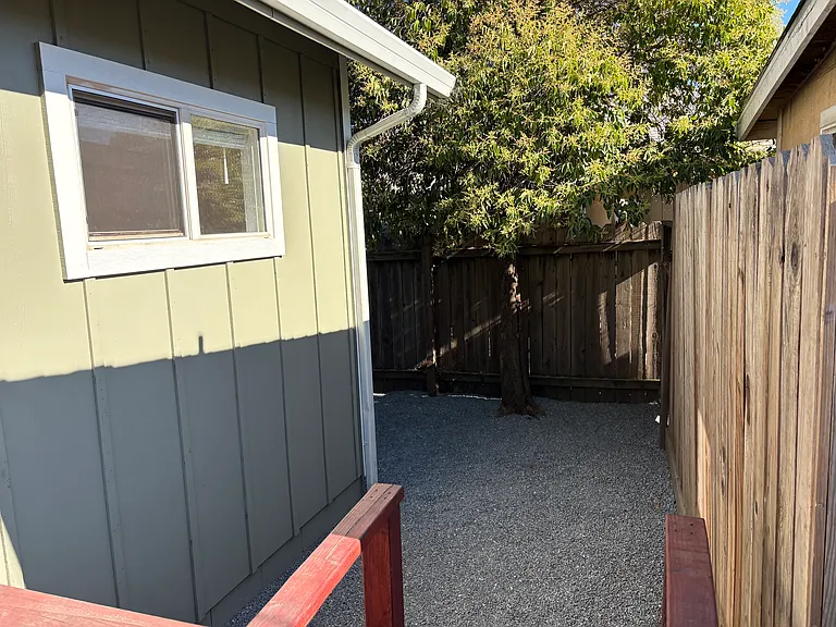 123 Leslie St #B — Photo 25