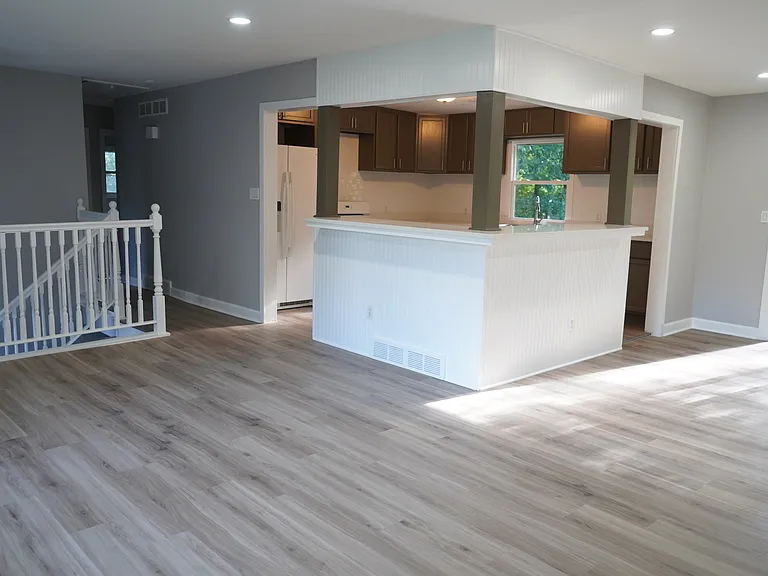 1501 N Freund Ave — Photo 7