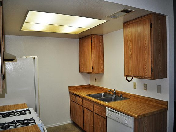 4th image of 1634 Pine Ct APT C
