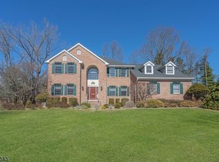 5 Hopper Ct, Mahwah, NJ 07430