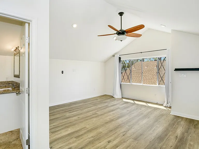 4721 Edgeware Rd — Photo 24