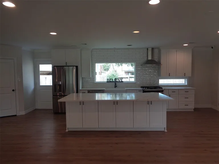 2035 Sherwood Forest St — Photo 6