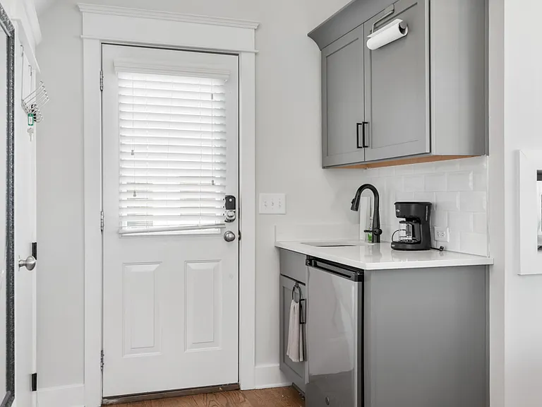 843 Clayton Ave — Photo 48