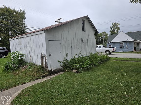 4th image of 102 W Main St
