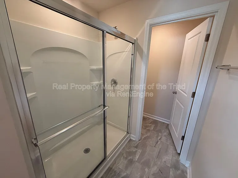 886 Falls Grove Trl — Photo 20