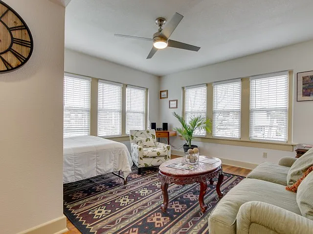 Claremont Apartments — Photo 34