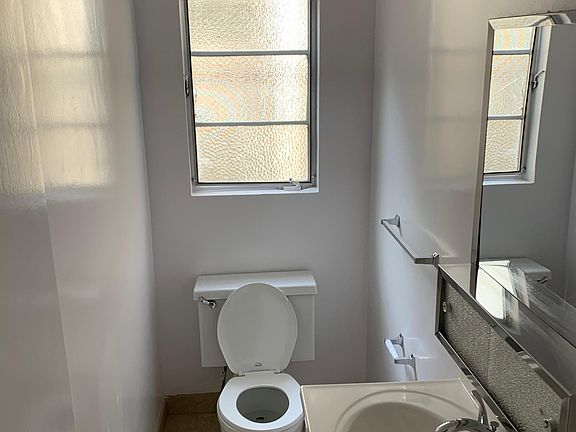 4th image of 1132 E California Ave APT 5