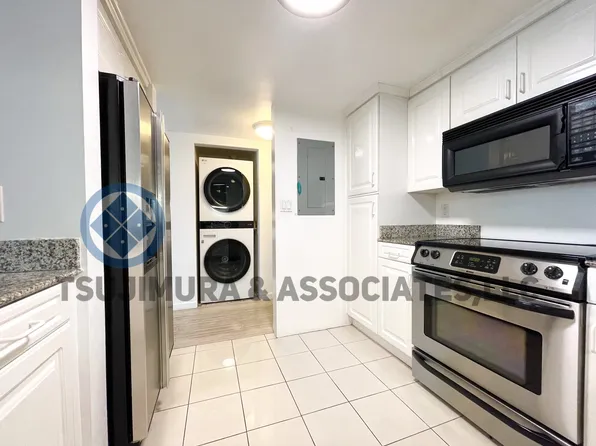 1433 Kewalo St #Penthouse 13, Honolulu, HI 96822