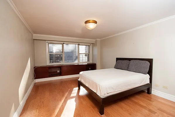 Sold by R New York | media 4
