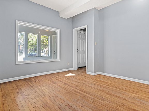 5th image of 1098 Woodbridge St