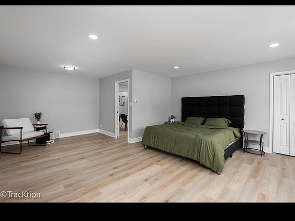5th image of 321 E Margaret St #A