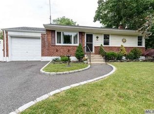 74 Dix Hills Rd, Huntington, NY 11743