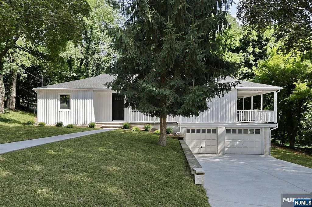 3 bed, 2.0 bath, $4,700 — Photo 1