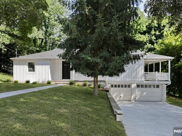 105 Hollywood Ave