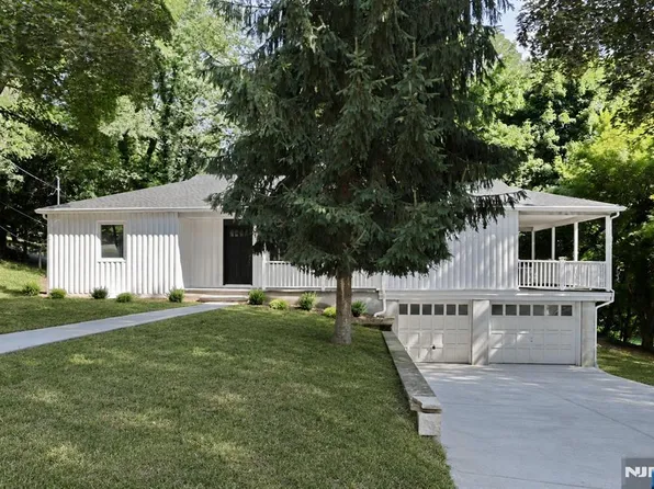 105 Hollywood Ave, Ho Ho Kus, NJ 07423