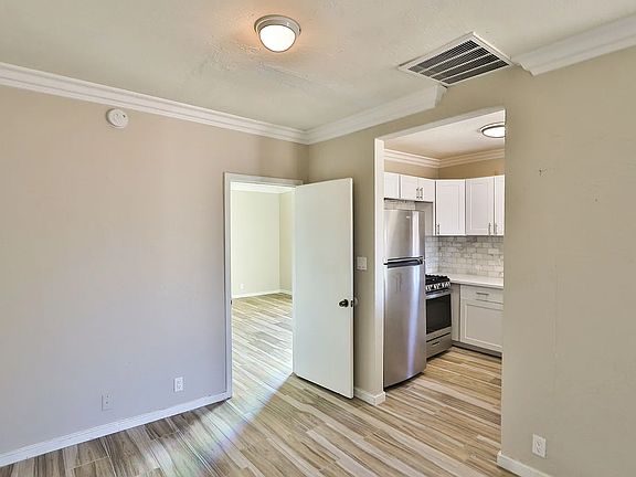 4th image of 2501 E Culver St #A