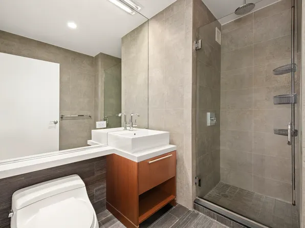 305 West 16th Street image 8 of 10