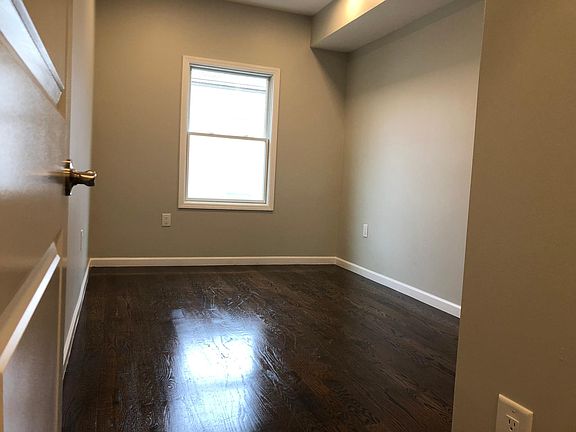 3rd image of 91 Mallory Ave #2
