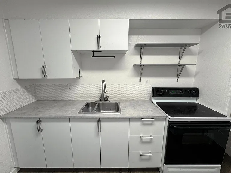 1320 N 48th Pl — Photo 8