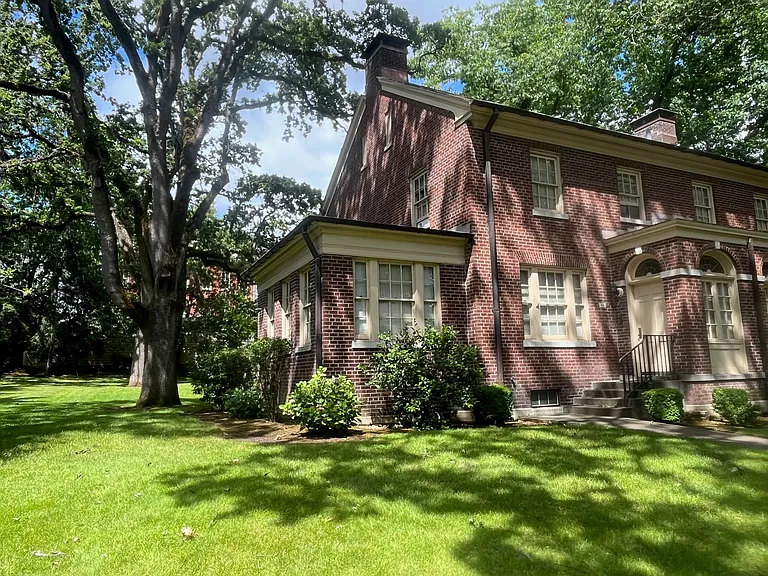 400 Hathaway Rd — Photo 4
