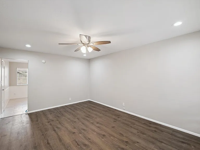 4819 E Cambridge Ave — Photo 48