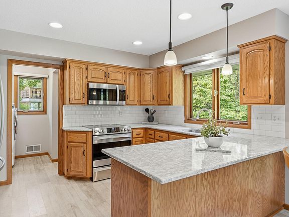 5th image of 813 Everett Dr