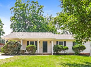 5937 Loch Arbor Ln, Charlotte, NC 28227