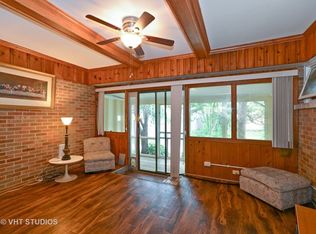 320 E Side Dr, Geneva, IL 60134