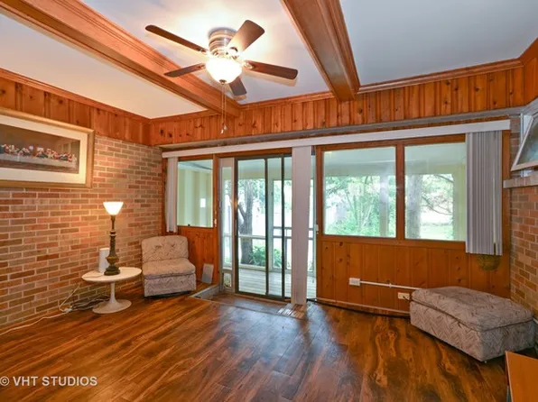 320 E Side Dr, Geneva, IL 60134