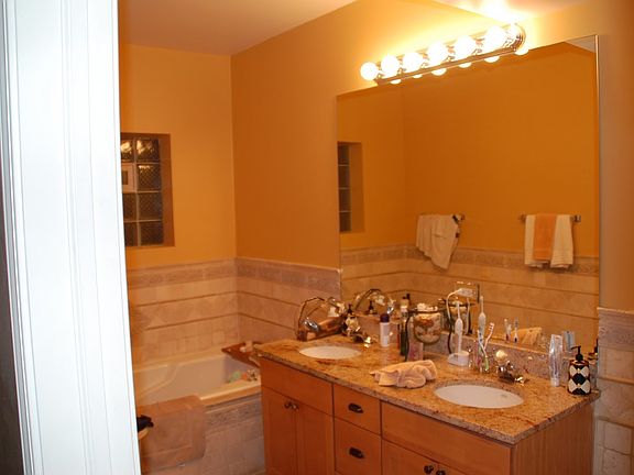 5th image of 2303 W Chicago Ave APT 1