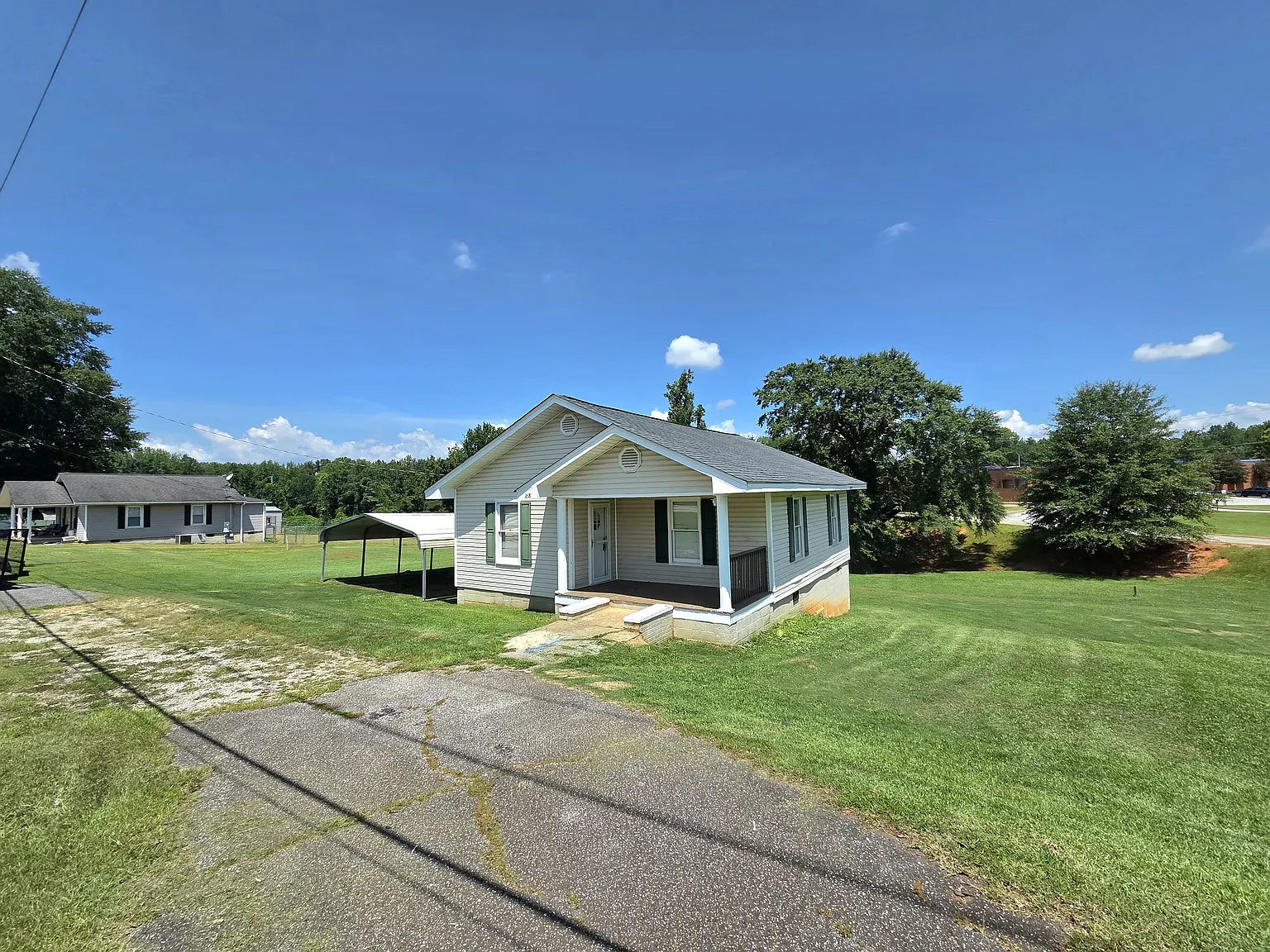 2 bed, 1000 sqft, $1,300 — Photo 3