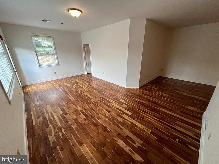 7733 Winston Rd — Photo 15