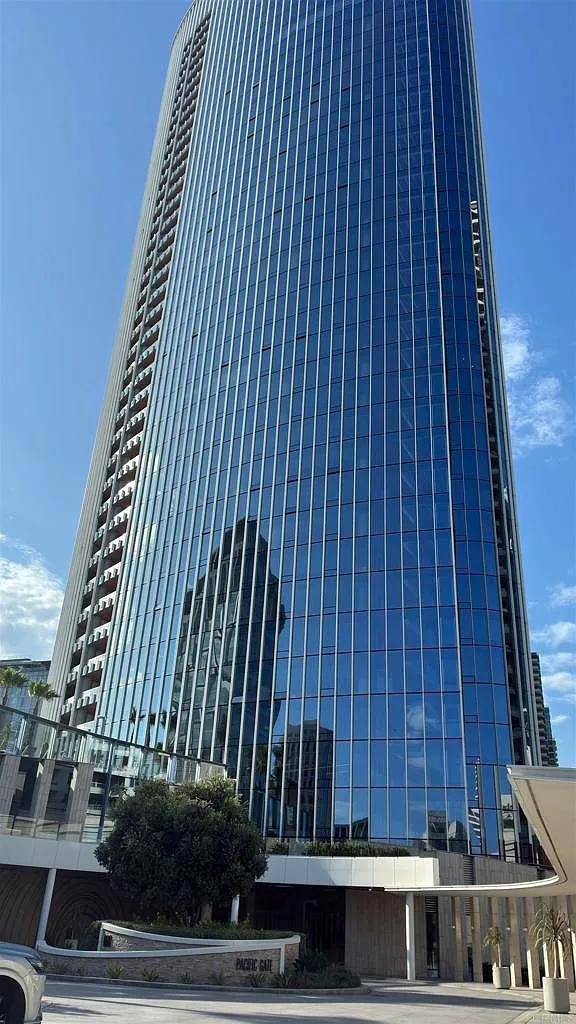 2 bed, 2.0 bath, 1556 sqft, $7,700 — Photo 1