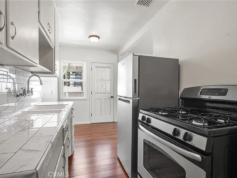530 Shepard St — Photo 7