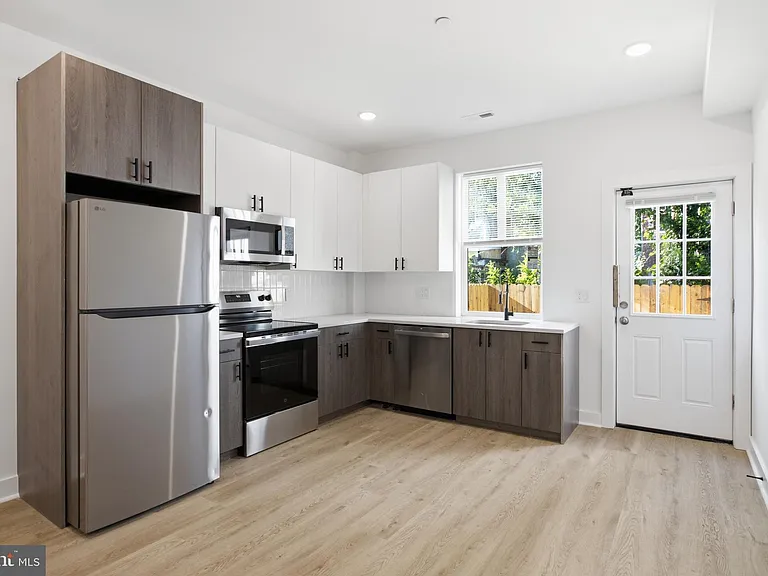 1018 W Arizona St — Photo 2
