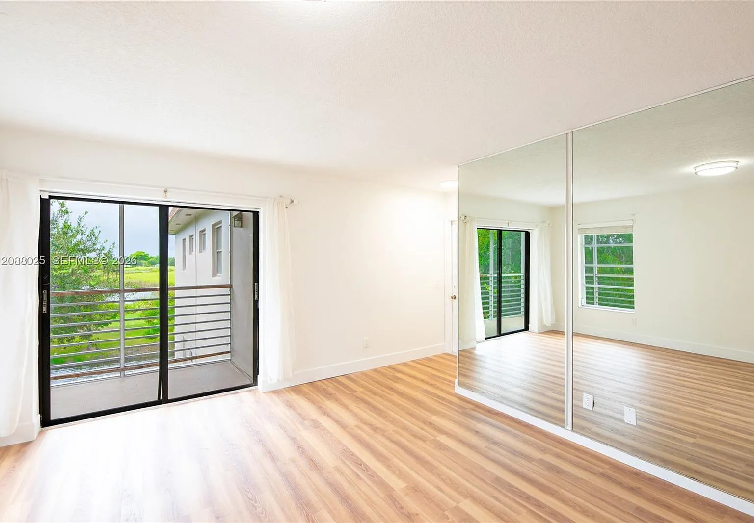 Arrowhead Condo No I — Photo 3