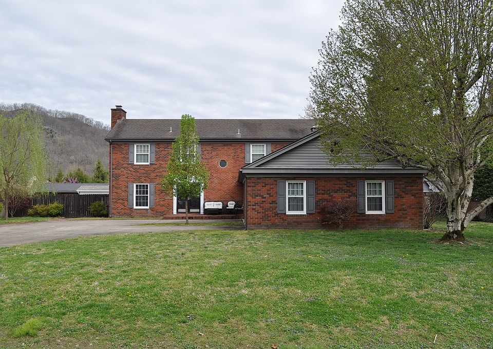 1st image of 228 E Cedar Dr