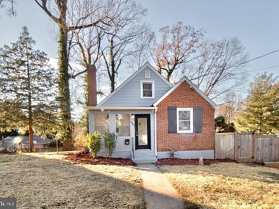 2nd image of 2942 Woodlawn Ave