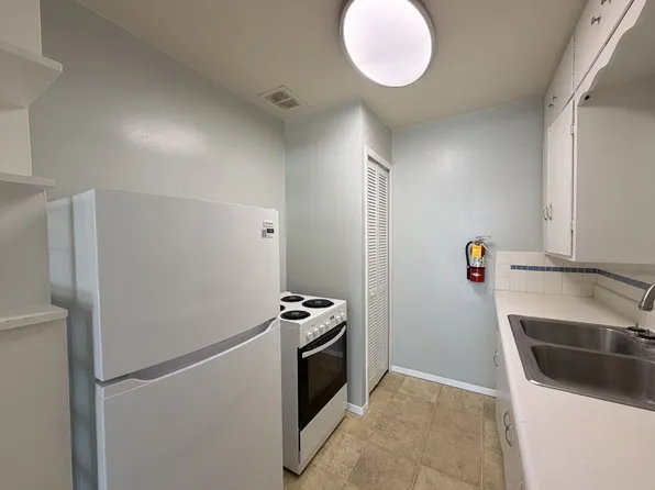 1209 MLK - 750 SF Renovated Mid-Century Modern 1 BD 4 Blocks to UNM, 1209 Dr Martin Luther King Jr Ave NE #6, Albuquerque, NM 87106