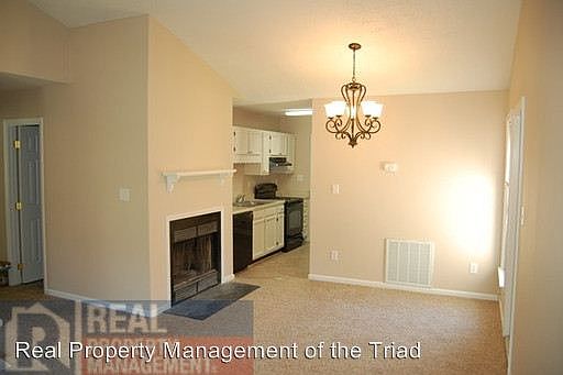 2nd image of 2712 Vestal St