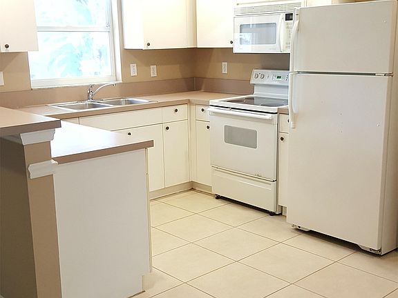 kitchen with refrigerator, dishwasher, stove, oven