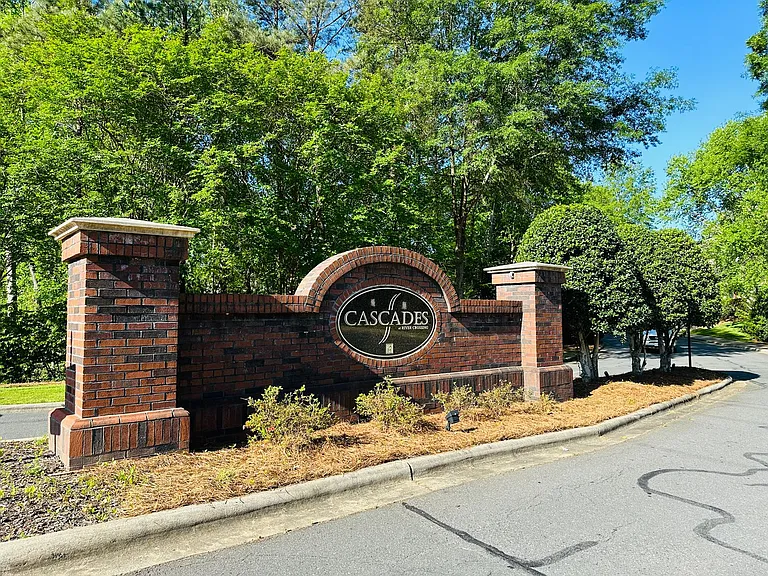 634 Fountain Ct — Photo 16