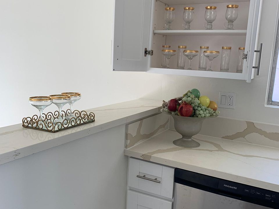 1st image of 12744 Moorpark St #7